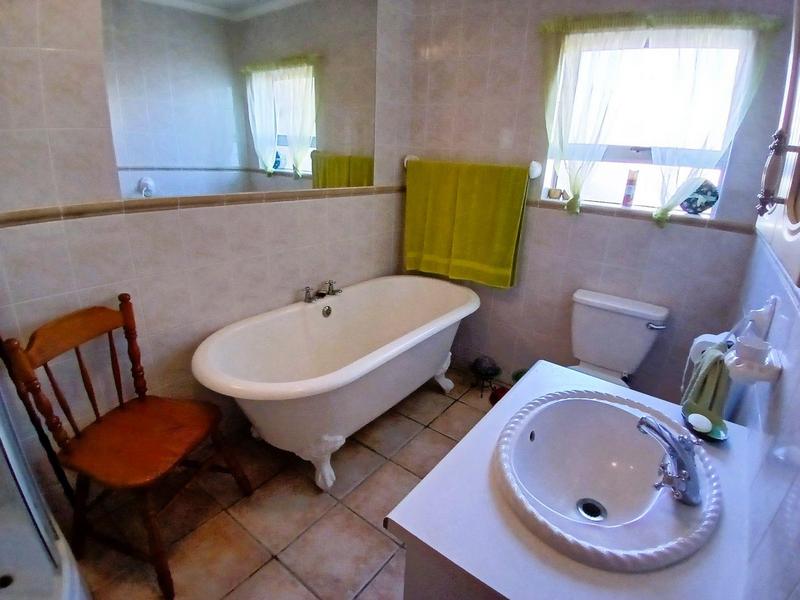 5 Bedroom Property for Sale in Stilbaai Wes Western Cape